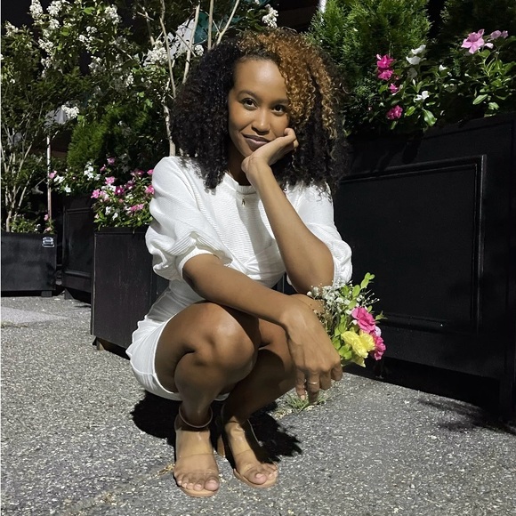 Meet your Posher, Elasia - Picture 2 of 2